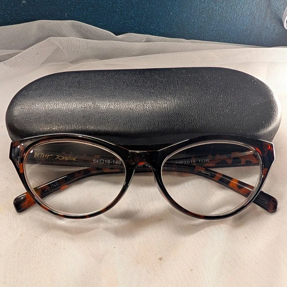 Betsey Johnson Cat Eye Reading Glasses +2.00 | Tortoiseshell Frames VMP2011 TOR